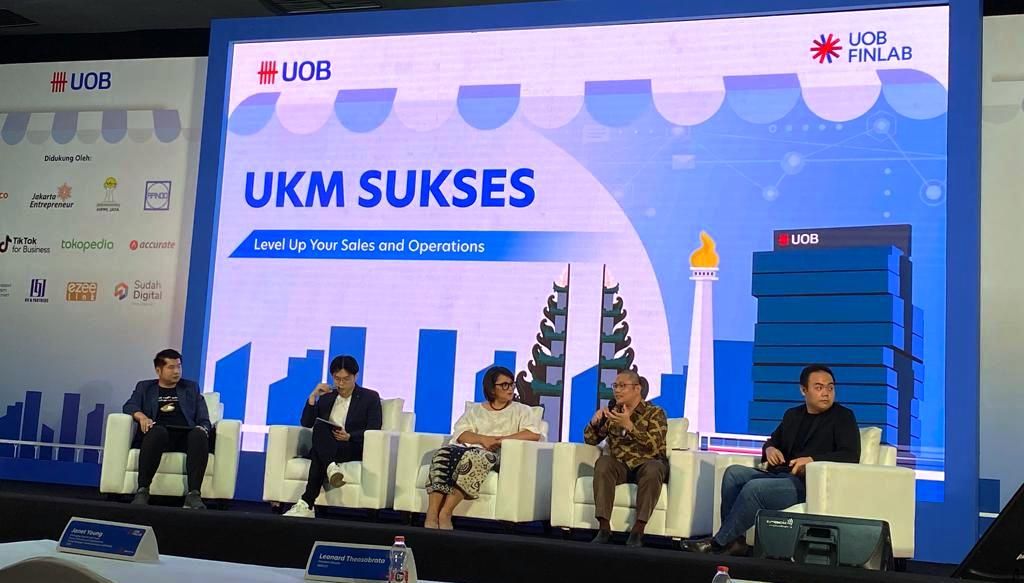 Salah satu sesi program digitalisasi bertajuk UKM SUKSES (Sistem Usaha Kreatif dan Solusi Ekonomi Sejahtera) dari UOB Finlab di Ballroom SMESCO, Jakarta, Selasa (19/9/2023). Foto: Lucius GK