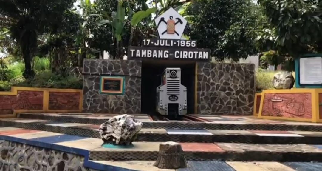 Tugu Tambang Cirotan di Pasir Laban Cibeber, Cikotok Kabupaten Lebak Banten/tangkapan layar youtube/channel DHC Official