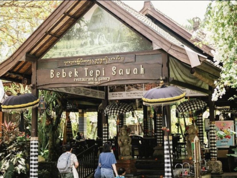 Bebek Tepi Sawah salah satu restoran makanan Sunda dengan view Sawah yang indah. /Instagram/@bebektepisawah/