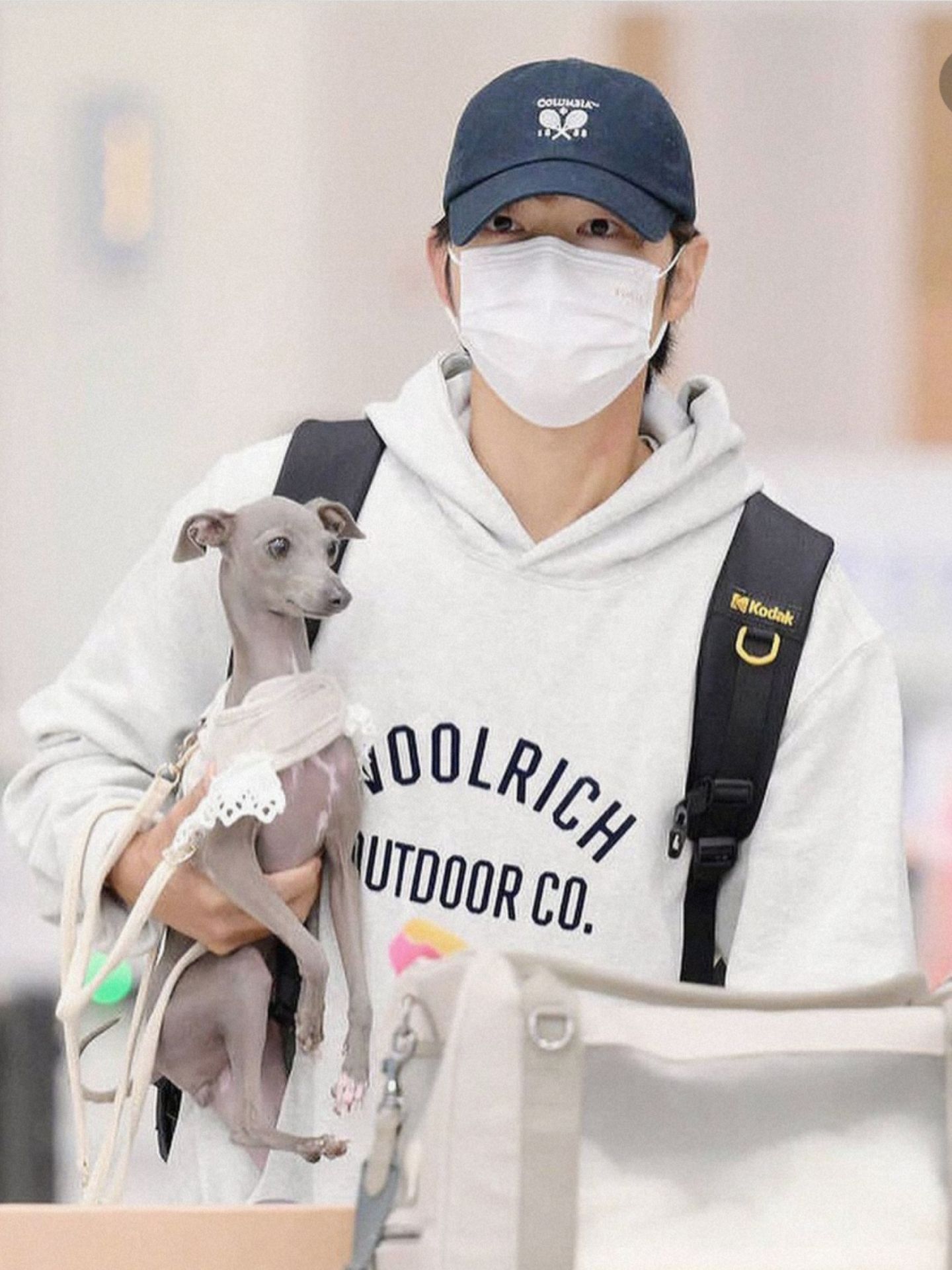 Song Joong-ki Returns to Korea Without His Wife and Son