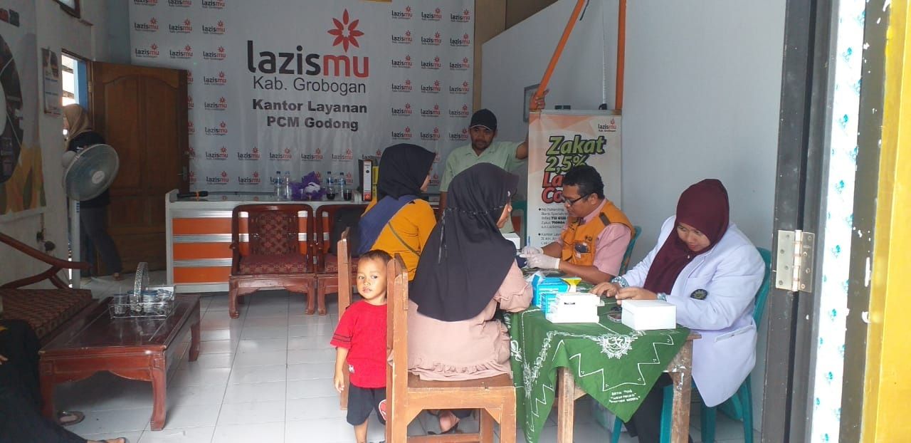  Pengobatan gratis kerja sama Lazismu dengan RS PKU Muhammadiyah Gubug di Kecamatan Godong.