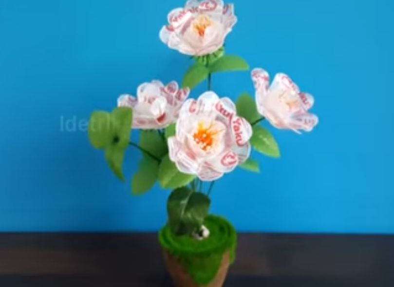 DIY Ide Kreatif Kerajinan Bunga dari Botol Yakult