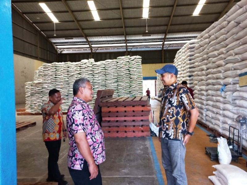 Stok beras di Gudang Bulog Depok, Toroh, Kabupaten Grobogan untuk cadangan pangan dan operasi beras.