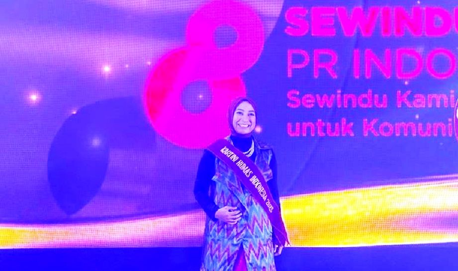 Fenny Sofyan, Communication and Investor Relations Manager PT Astra Agro Lestari Tbk dianugerahi Top 50 Kartini Humas Indonesia. Foto: Astra Agro