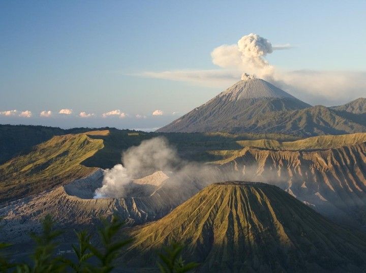 Menelusuri Legenda Dan Sejarah Letusan Gunung Semeru, Salah Satu Gunung Api Tertinggi dan Aktif di Indonesia 