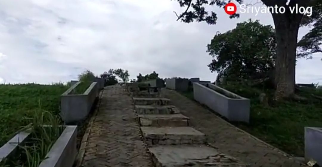 Anak tangga menuju Situs Patapan di  Kecamatan Kibin, Kabupaten Serang Banten/tangkapan layar youtube/channel sriyanto vlog