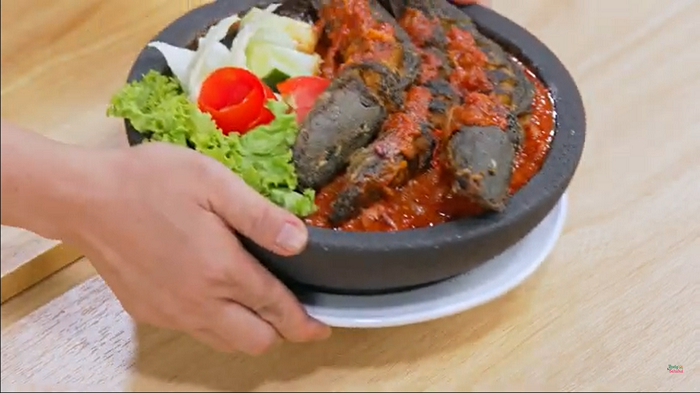 Resep Pecel Lele menjadi ide jualan makanan 2023 modal kecil untung besar./Tangkap layar YouTube Rudy dan Sahabat TV