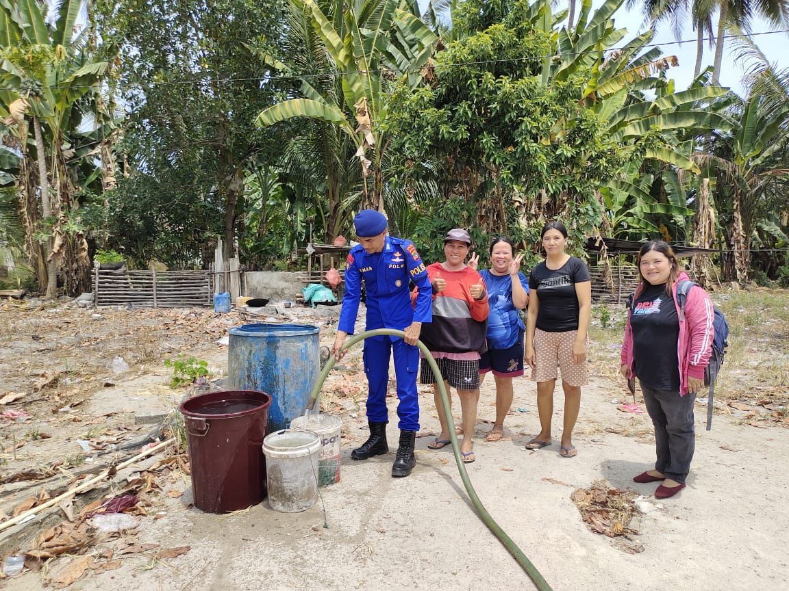 Warga Dusun Rebo merasa gembira mendapat bantuan air bersih dan berharap bisa berkelanjutan hingga musim kemarau selesai. 