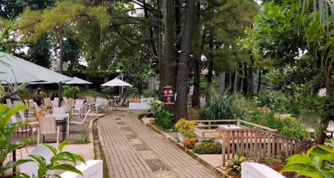 Temu Kamu White Forest, tempat wisata kuliner nuansa danau indah nan asri di Tangerang Selatan Banten/tangkapan layar YouTube/channel Mulai Yuk 