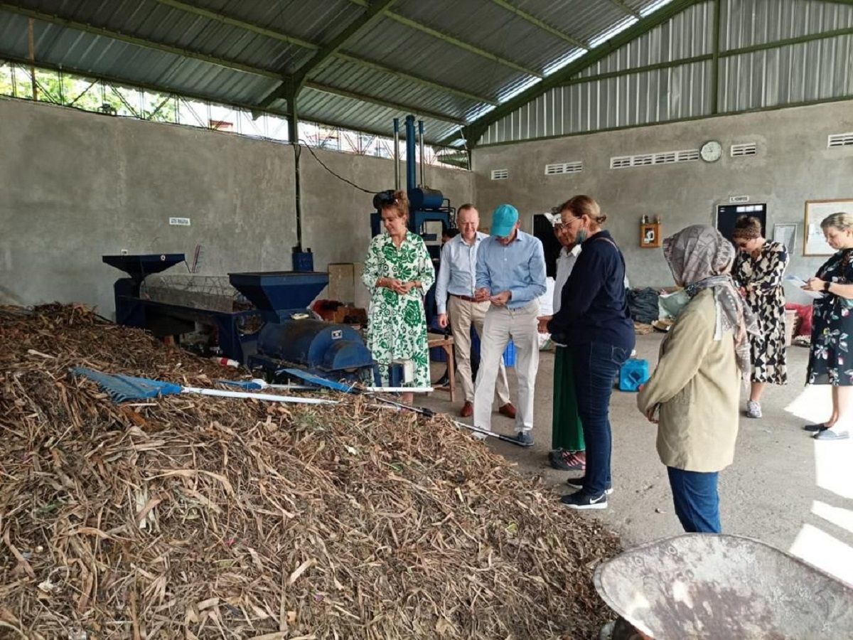 Kunjungan Pertamina Jatimbalinus di TPS3R KNR untuk mendukung pengelolaan sampah berkelanjutan.