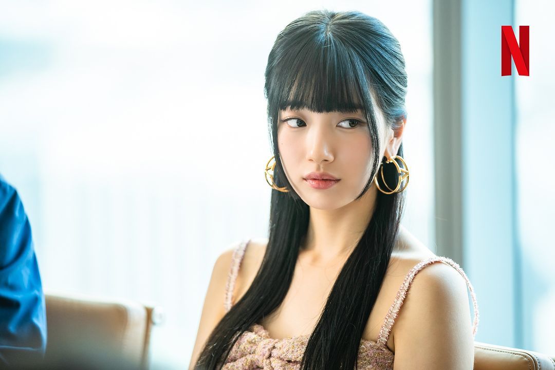 Netflix kembali merilis foto poster untuk drama Korea mendatang DOONA! yang dibintangi Bae Suzy. 