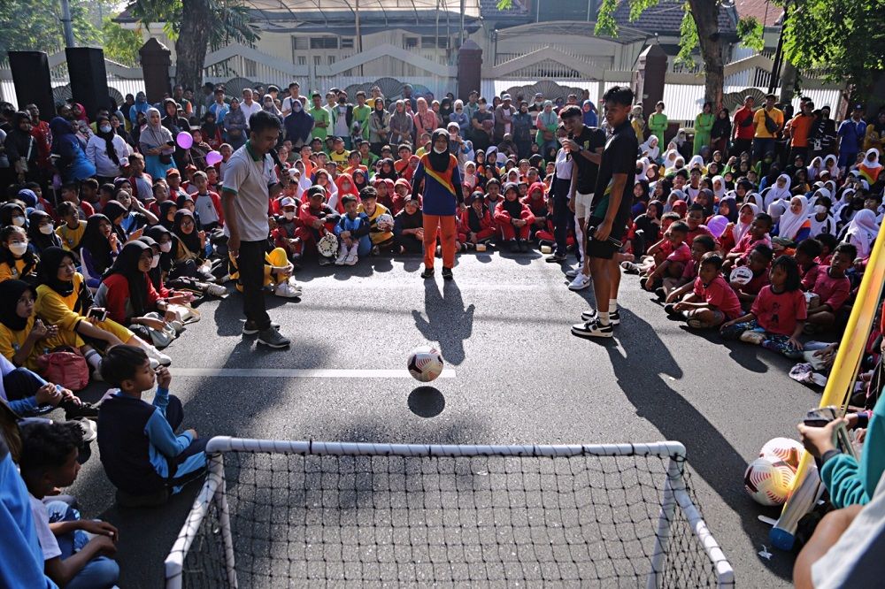 Pemkot Surabaya memulai rangkaian Roadshow Piala Dunia U-17 2023 di acara CFD Taman Bungkul pada hari Minggu, 24 September 2023.