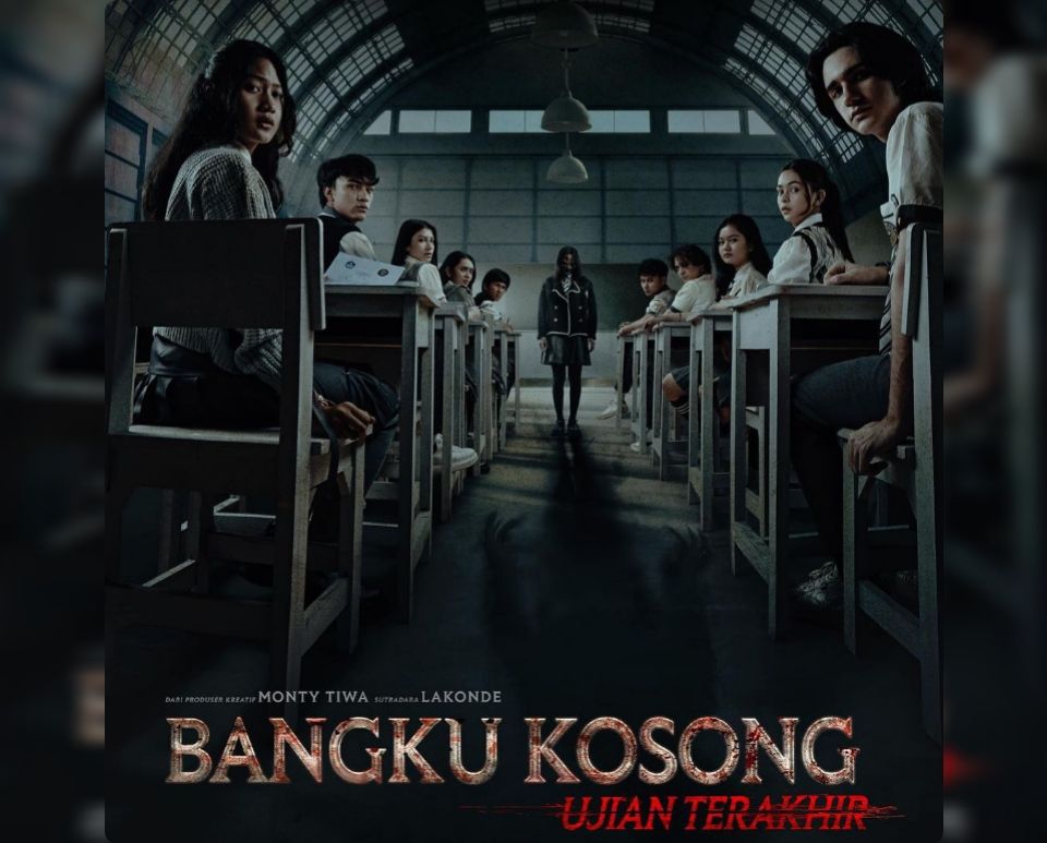 Poster Bangku Kosong: Ujian Terakhir, film horor kesurupan massal di sekolah berprestasi