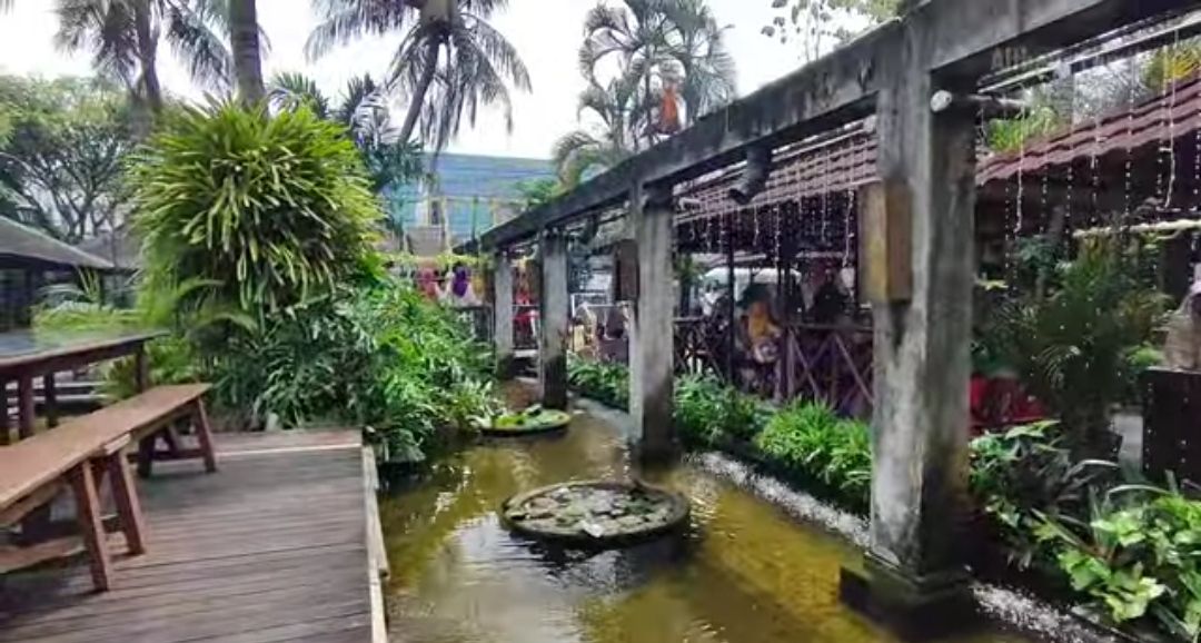 Rumah Makan Pondok Lauk, tempat wisata kuliner nuansa kebun asri dan sejuk di Tangerang Banten/tangkapan layar YouTube/channel Altheus Family