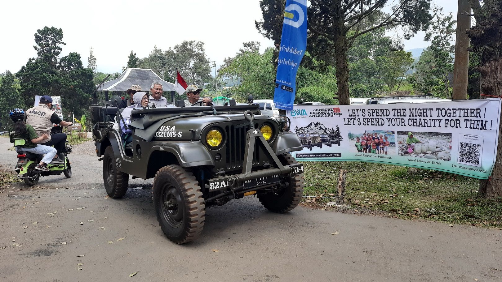 Para penggila Jeep berbagai usia hadir menikmati perhelatan yang digelar oleh PPAJI di Sari Ater Campervan Park.*/  