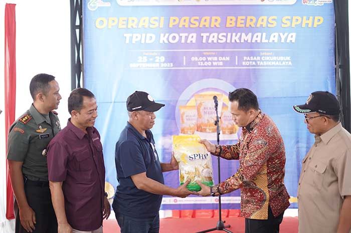 TPID menggelar Operasi Pasar Rakyat Beras SPHP di Cikurubuk Kota Tasikmalaya mulai 25 hingga 29 September 2023.  