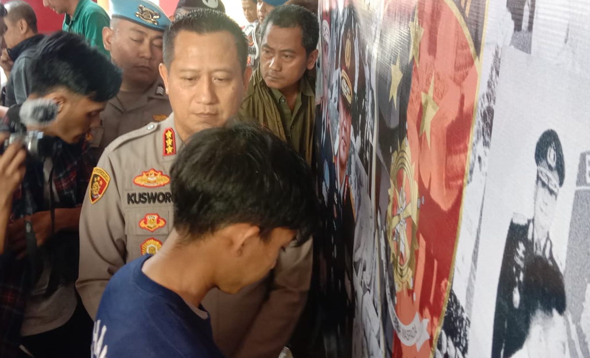 Tersangka kasus pembunuhan di Pangalengan, Kabupaten Bandung saat rilis kasus di Mapolresta Bandung, Rabu 27 September 2023