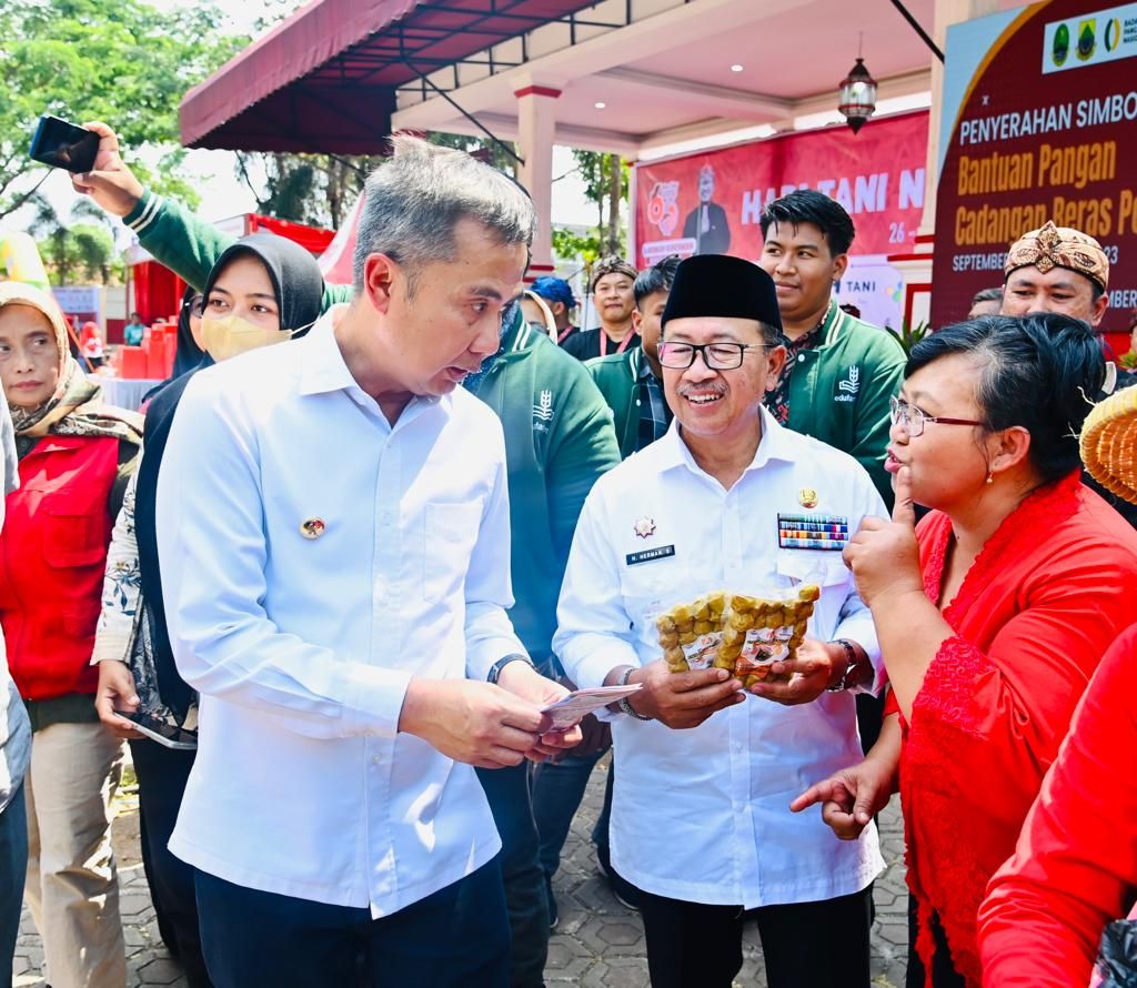 Penjabat Gubernur Jawa Barat Bey Machmudin ingin menambah operasi gelar pasar murah di sejumlah daerah.