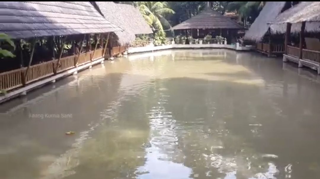 Kampoeng Kalapa Balaraja, tempat wisata kuliner nuansa kampung di Balaraja Tangerang Banten/tangkapan layar YouTube/Rina Hastuti channel