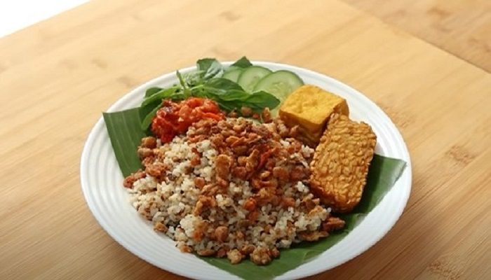 Tutug oncom, makanan khas Sunda Priangan yanh terbilang cukup unik. 