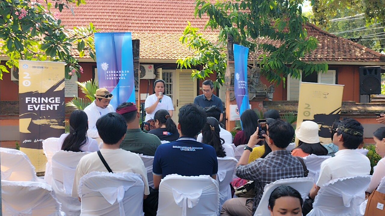 diskusi yang berlangsung di hari pertama event Singaraja Literary Festival