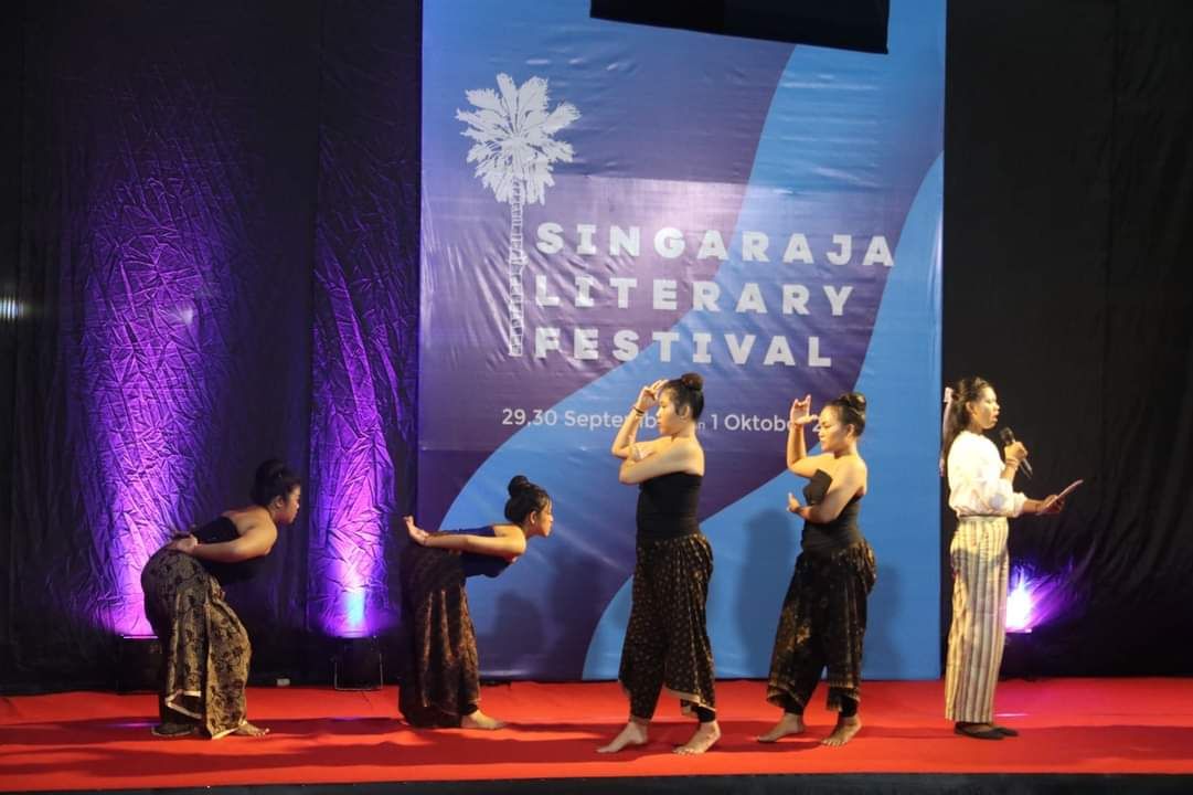 Pementasan teater di hari pertama Singaraja Literary Festival 2023