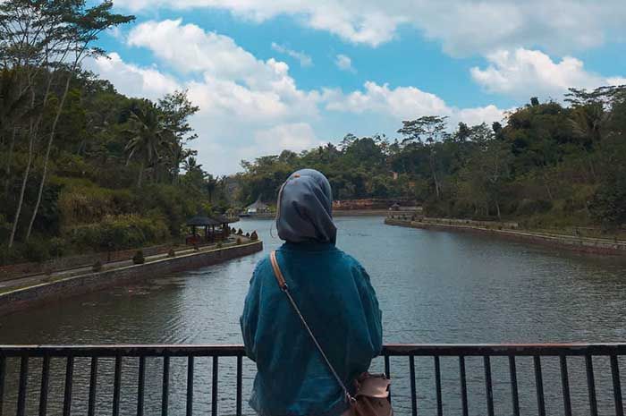 Selain cerita unik tentang asal usul nama dan kisah mistis, masyarakat mempercayai bahwa wanita yang sedang haid tidak boleh turun ke danau, salah satu mitos destinasi wisata Situ Wangi Kawali di Kabupaten Ciamis.  