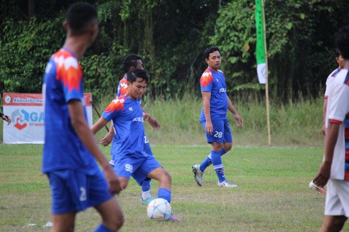 Aliansi Pemuda Belakang Padang menggelar turnamen sepak bola di Lapangan Bola Belakang Padang, Minggu 1 Oktober 2023.