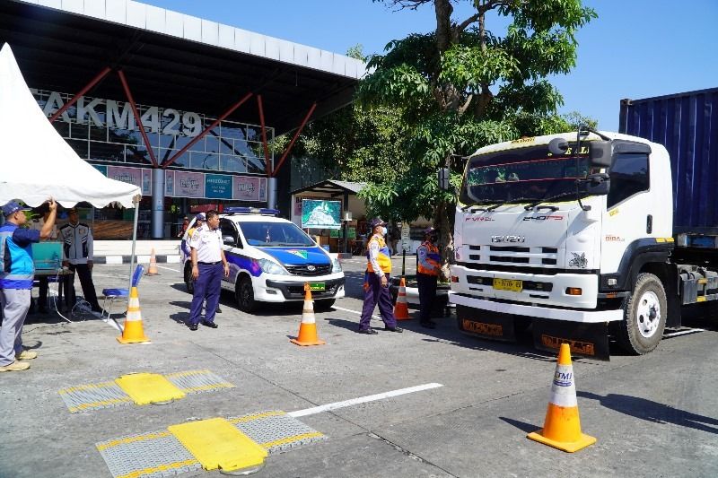 Foto: Trans Marga melaksanakan Operasi Gabungan di Tol Semarang-Solo