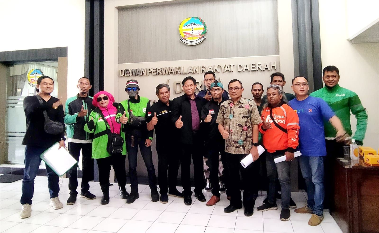 Tim 10 DPDOBOR (Dewan Presidium Driver Online Banyumas Raya) saat berada di Gedung DPRD Kabupaten Banyumas, Selasa 3 Oktober 2023