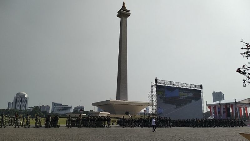Parade pasukan dan alat utama sistem persenjataan (alutsista) mewarnai gladi bersih peringatan 78 tahun berdirinya TNI yang digelar di Silang Monas, Jakarta, Selasa 3 Oktober 2023.