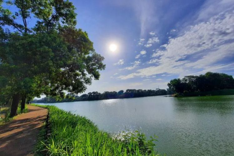 Wisata danau buatan Situ Gintung di Tangerang Selatan