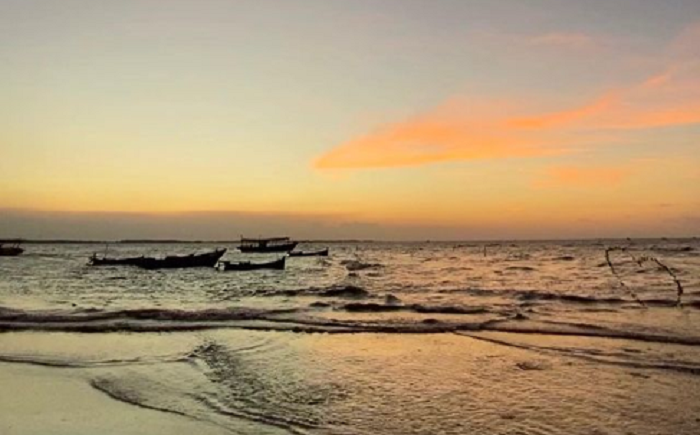 Tempat wisata alam Pantai Tanjung Pasir yang terletak di Kabupaten Tangerang