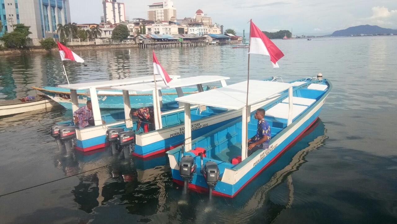 Bantuan kapal yang diberikan Pemerintah Kota Jayapura kepada para nelayan pada Rabu, 4 Oktober 2023