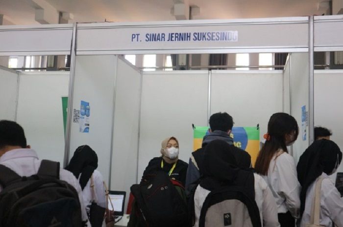Stand salah satu perusahaan pada Job Fair SMKN 7 Bandung