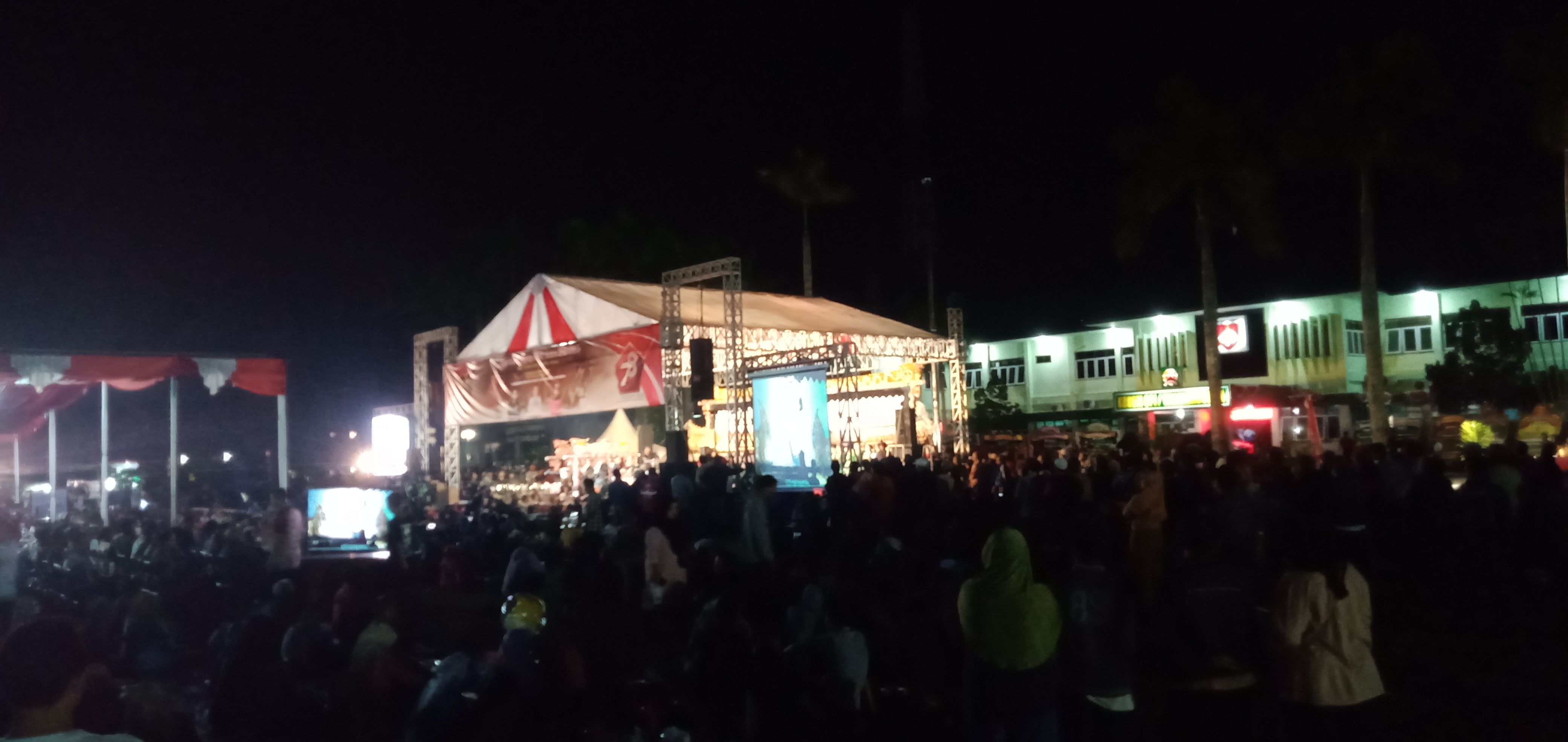 4 Dalang Ramaikan Perayaan HUT TNI, Masyarakat Tumpah Ruah Nonton Wayang di Korem 071 Wijayakusuma