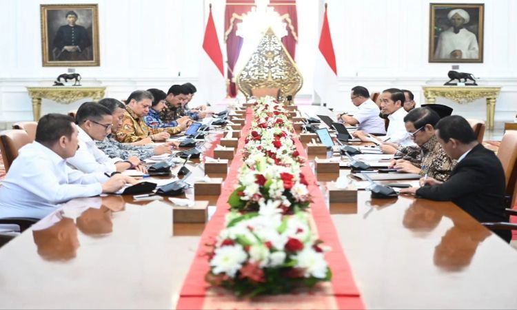 Para pemerintah terkait hadir pada pertemuan terbatas yang dilaksanakan di Istana Negara. 