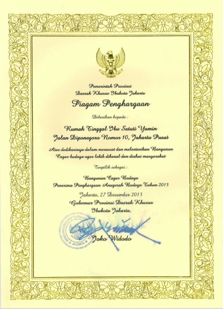 Piagam Penghrgaan Rumah Tinggal Ibu Satuti Yamin dari Gubernur DKI. Jakarta Joko Widodo
