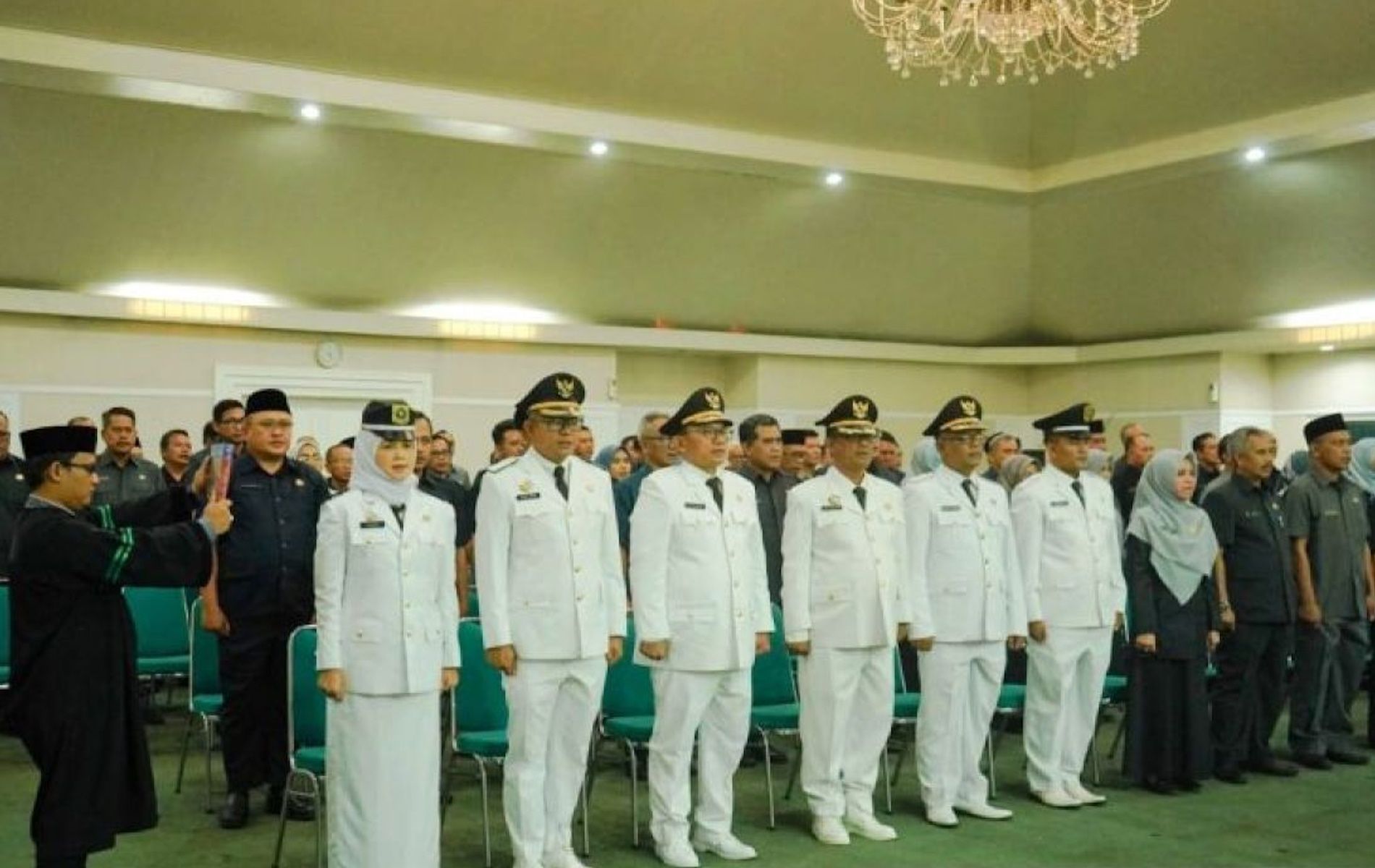 Bupati Bogor Iwan Setiawan melantik pejabat eselon III dan IV di Setda, Cibinong, Kabupaten Bogor, Jawa Barat, Jumat (6/10/2023).