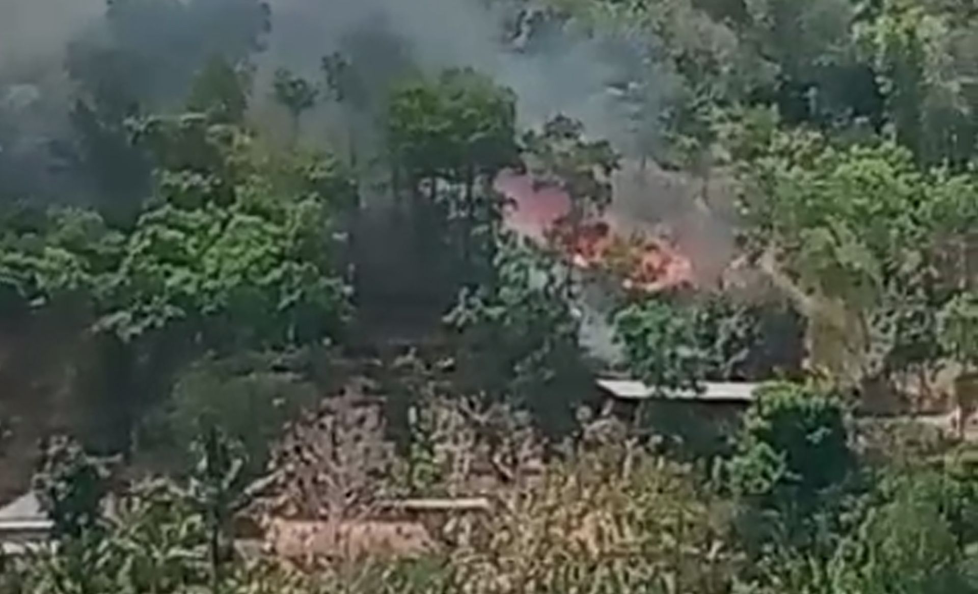 Kebakaran melanda Gunung Sadu Soreang, Kabupaten Bandung, Jumat 13 Oktober 2023 siang