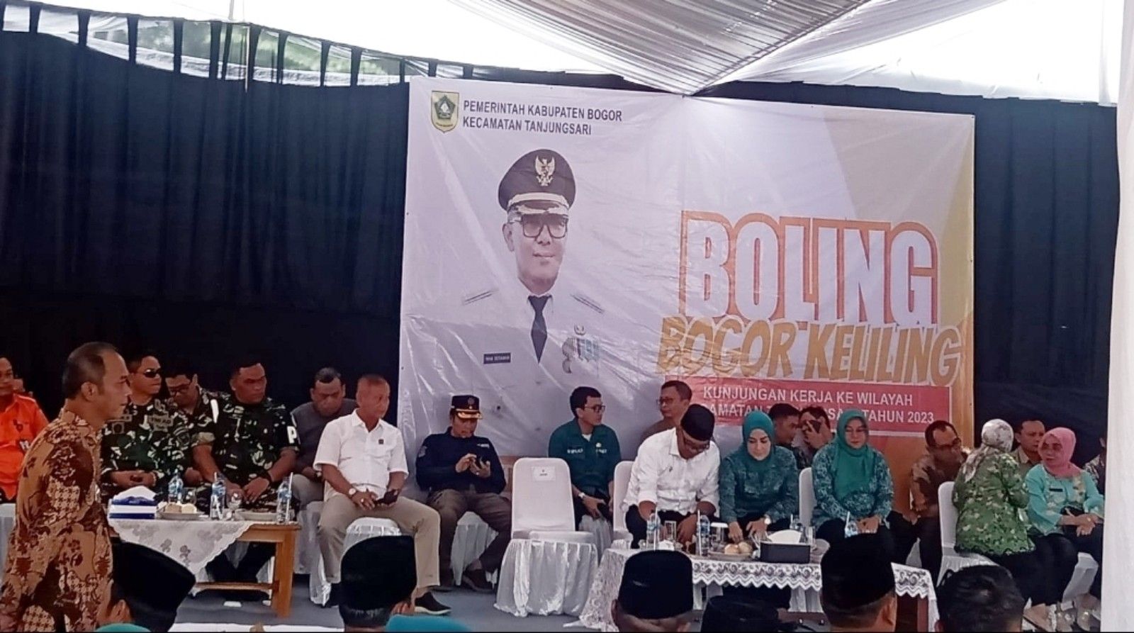 Bupati Bogor Iwan Setiawan saat melakukan giat Bogor Keliling atau Boling ke wilayah kecamatan Tanjungsari, kabupaten Bogor, pada Jumat 13 Oktober 2023.