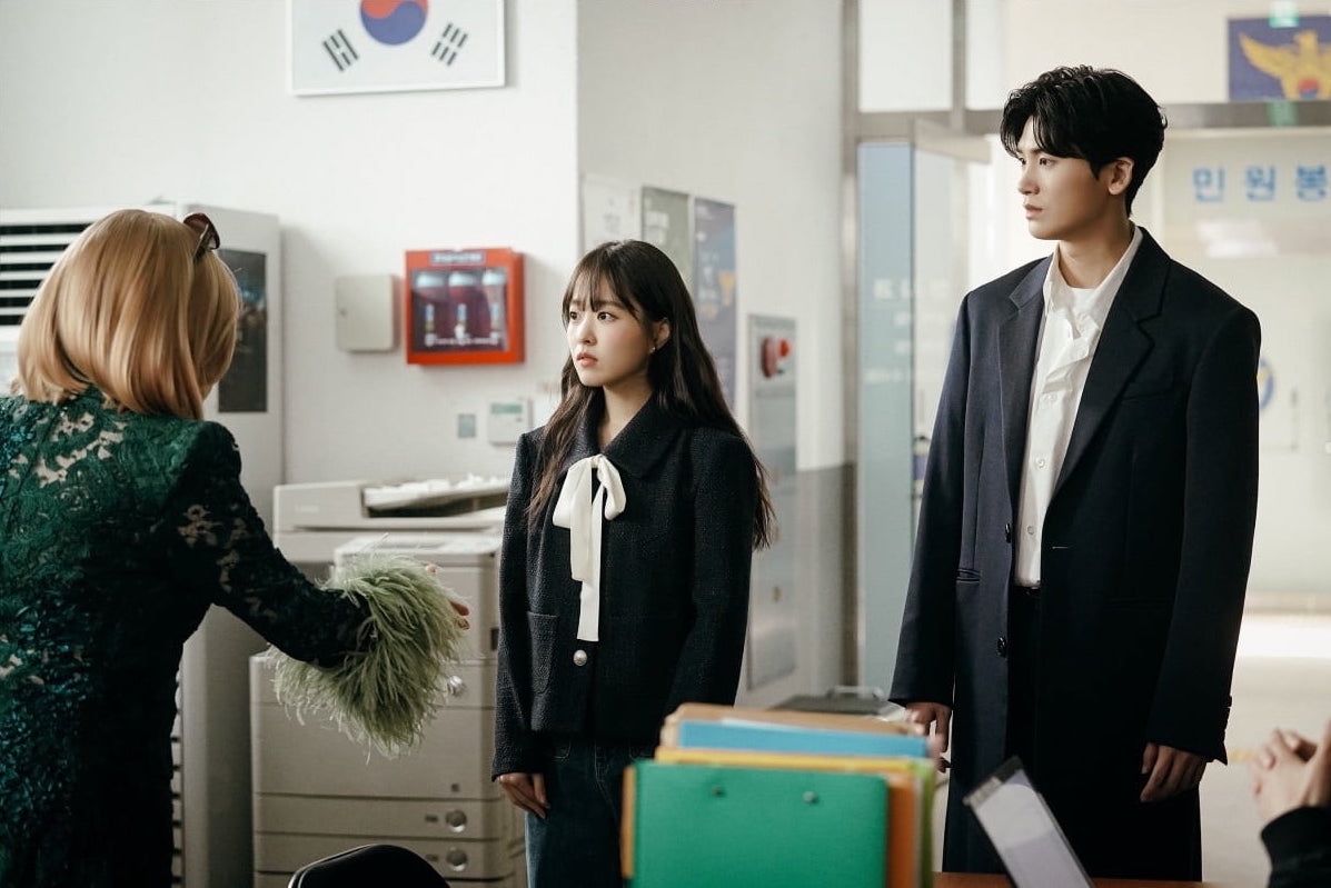 Couple Park-Park, Park Bo Young dan Park Hyung Sik akan hadir sebagai cameo di drama Strong Girl Namsoon