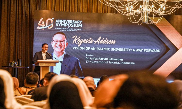 Anies Baswedan berbagi gagasan pada 40th Anniversary Simposium by International Islamic University Alumni Association di Kuala Lumpur, Malaysia.