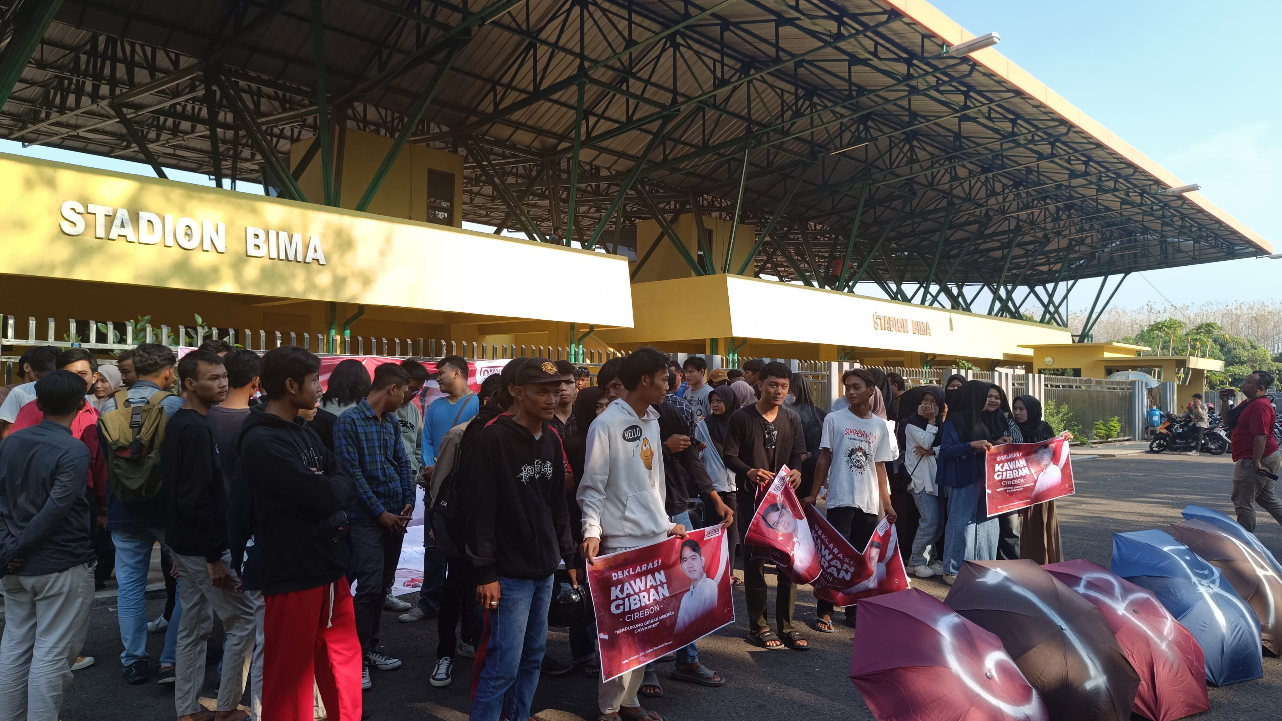 Ratusan remaja di Cirebon deklarasikan mendukung Gibran Rakabuming Raka jadi Cawapres 2024.