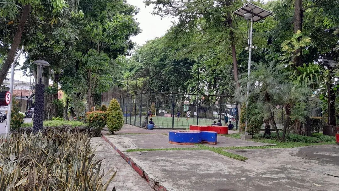 Taman Ronggolawe di Jalan Joyoboyo Surabaya