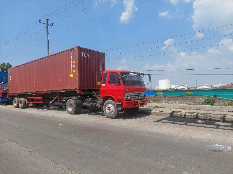 Perhatian pemerintah pada truk trailer dan pengemudi atau sopirnya masih sangat minim. Usulan KNKT untuk membangun freight centre belum direspons pemerintah.