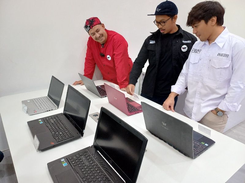 Laptop memiliki berbagai fungsi, seperti belajar, bekerja, bermain game, mengedit video, dan lain-lain/Ilustrasi memilih laptop/Lucky M Lukman/Galamedianews