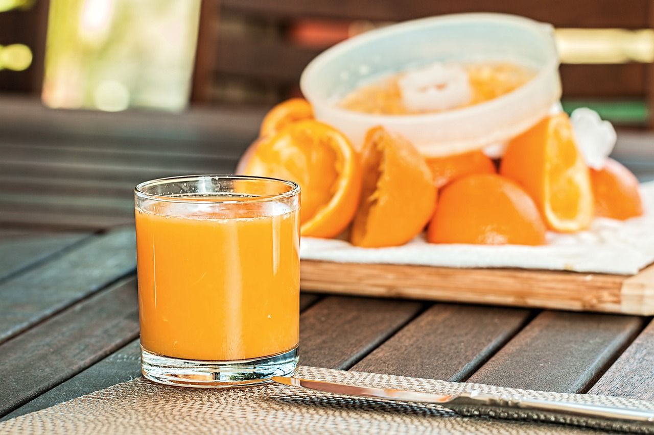 Jus jeruk kaya dengan vitamin C, bagus untuk mencegah pilek. 