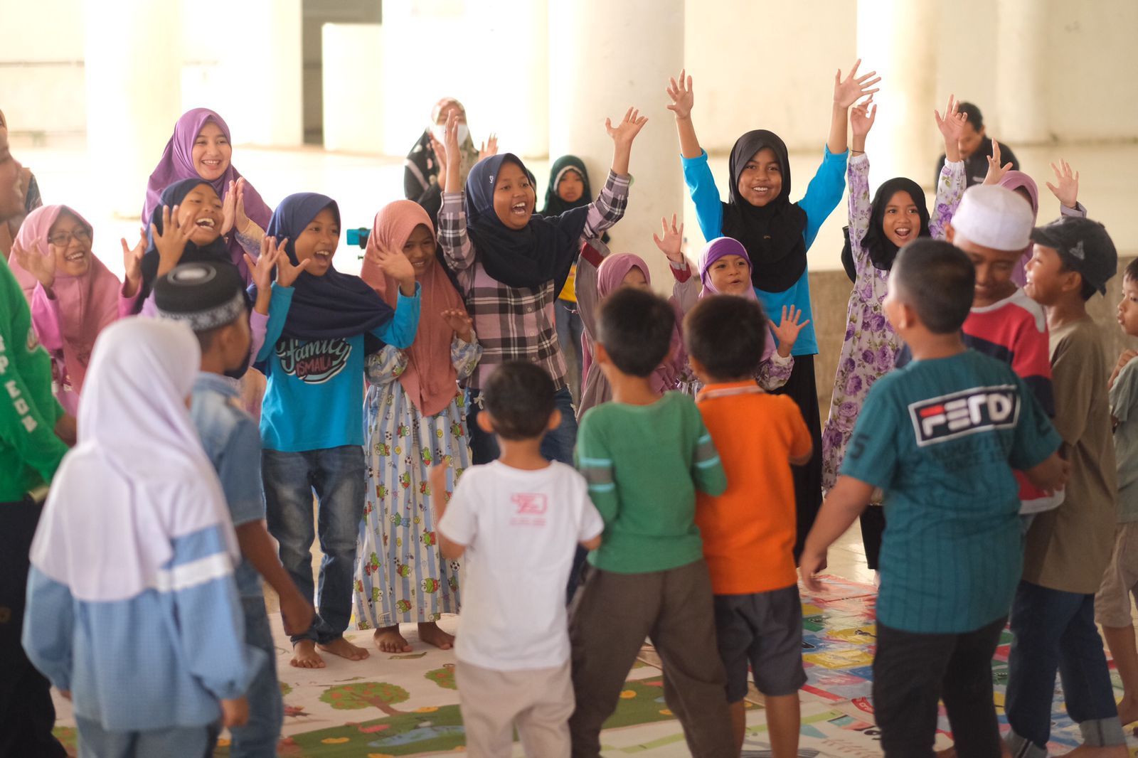 Suasana seru anak-anak di kegiatan baca siroh di Masjid Islamic Centre Dato Tiro Bulukumba/WartaBulukumba.Com