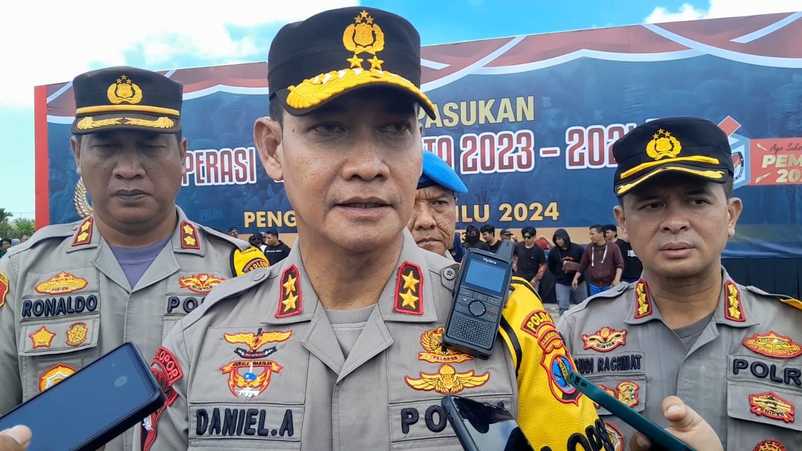 Kapolda Kaltara Irjen Pol Daniel Adityajaya saat hadiri Apel Gelar Pasukan Operasi Mantap Brata 2023-2024 di Taman Berkampung, Tarakan.